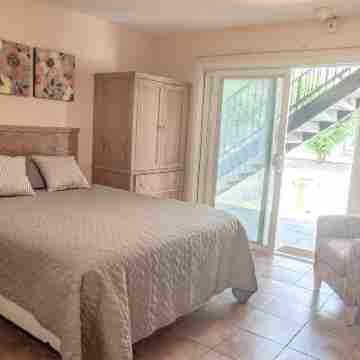 Desert Surfside Waterfront Accommodations Rooms