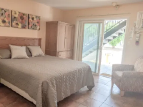 Desert Surfside Waterfront Accommodations Hotels in Osoyoos