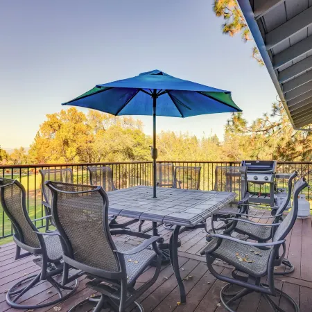 Groveland Home w/ Deck: 2 Mi to Pine Mountain Lake