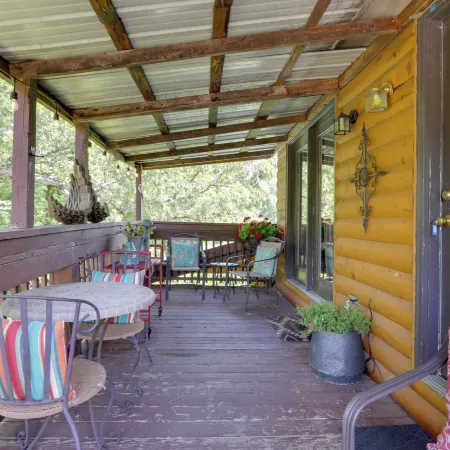 3 Mi to Great Smoky Mtn NP Riverfront Retreat