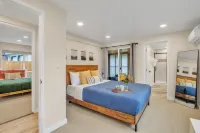 Pacific Northwest Retreat Duplex 3Min from Seattle by RedAwning - Bungalows