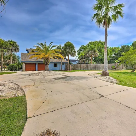 Lovely Palm Coast Retreat w/ Outdoor Kitchen