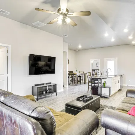 'urbana Cabana:' Modern Home 8 Mi to Texas Tech!