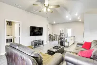 Modern Home in Upcoming Area 8 Mi to Texas Tech - de charme