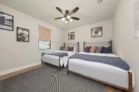 Charming new home in downtown New Braunfels, close to shops, dining & more!
