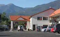 Gateway Inn and Suites - parking