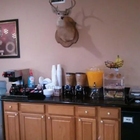 Royal Inn Pearsall