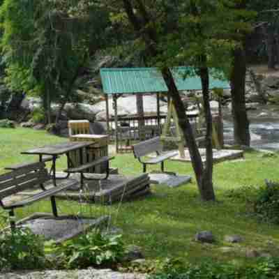The Evening Shade River Lodge and Cabins Hotel Exterior