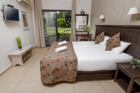 Degania Bet Kibbutz Country Lodging Отели в г. Shaar Hagolan