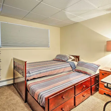 Lakefront Fairbanks Unit, 1 Mile to Pioneer Park!
