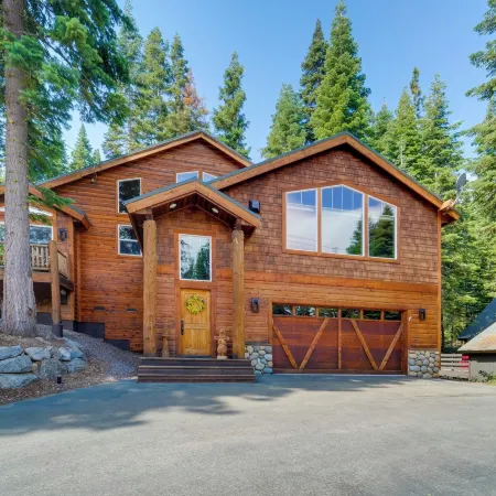 Tahoe Donner Mountain Cabin Surrounded by Forest!
