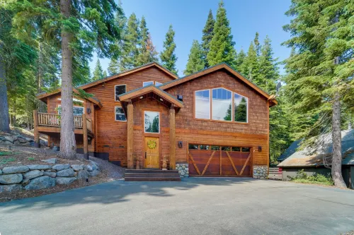 Tahoe Donner Mountain Cabin Surrounded by Forest! - مسبح