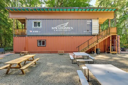 Unique Container Studio w/ Deck & Fire Pit! - Apartments