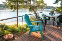 Waterfront Bainbridge Island Home: Stunning Views! Hotels in Bainbridge