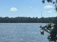 Peaceful 3-bedroom cottage on private Grass Lake. Hotels in Stephenson