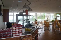 YHA Conwy - breakfast