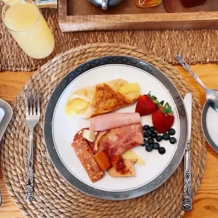 Lagoon Suites Guesthouse CC Отели в г. Уолфиш-Бей