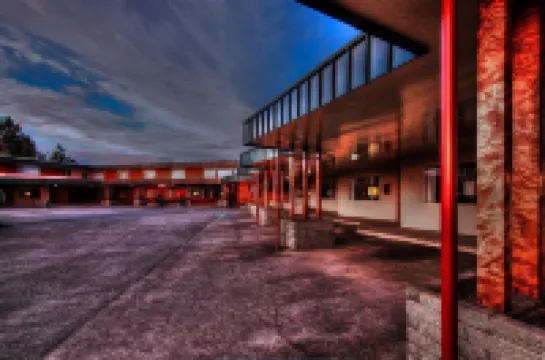 Curly Redwood Lodge Hotels in Crescent City