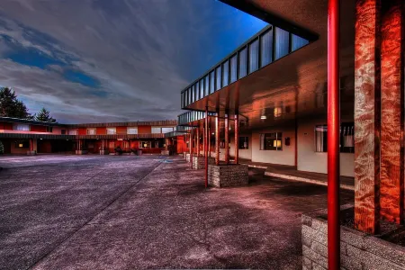 Curly Redwood Lodge Отели в г. Бертш-Ошенвью