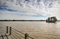 Charming Waterfront Ridgeway Cabin w/ Dock! - Parking