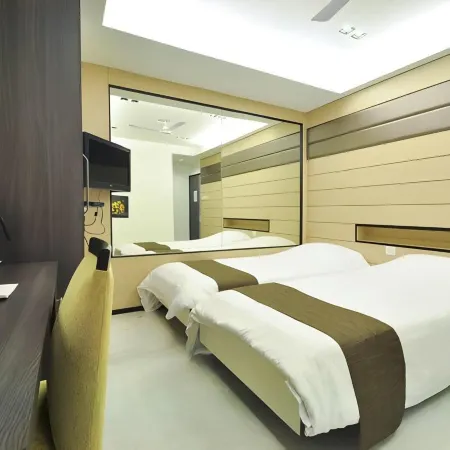 Hotel Esteem Отели рядом с достопримечательностью «Национальная Библиотека»