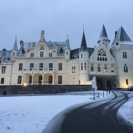 Residenz Kommende Отели рядом с достопримечательностью «Оберкассель»