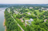 Burnside Vacation Rental, Walk to Lake Cumberland! - Parkplatz