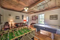 Game Room & Fire Pit: Peaceful Catskills Farmhouse - Pysäköinti