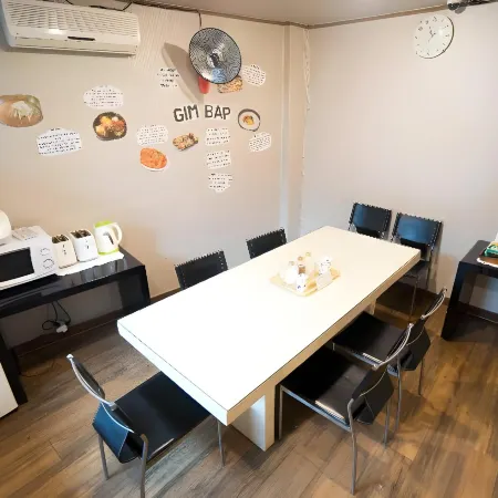 Beewon Guesthouse Отели рядом с достопримечательностью «Чонногу»