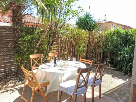 Maison des Lauriers Отели рядом с достопримечательностью «Camping Paradis Soleil d'Oc»