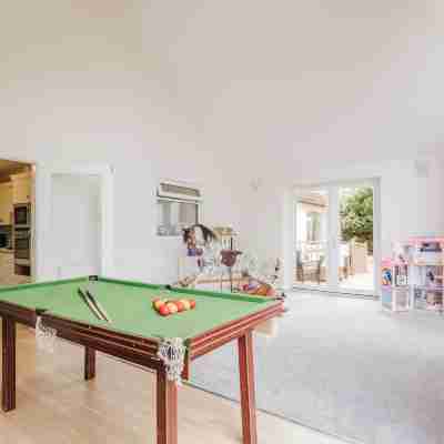 Cotswold Retreat Hot Tub, Pool Table Sleeps 11 Fitness & Recreational Facilities