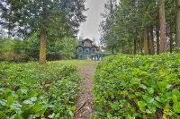 Lopez Island Hideaway w/ Coastal Views + Deck! - Wifi