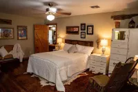 Charming 2-bedroom house in fabulous Breaux Bridge with WiFi, AC