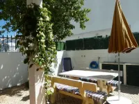 Pleasant beach house with the best sand and calmest sea in the whole Algarve. Hotels in Altura