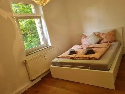 Mountain apartment with Elbe and fortress view Garnisonskirche附近的飯店