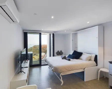 E1 Spacious Studios, Sea and Beach Views, High Floor Hotéis em Gibraltar