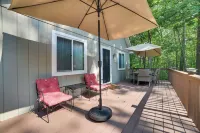 Roscommon Retreat w/ Deck ~ 1 Mile to Higgins Lake Hotels in Markey Township