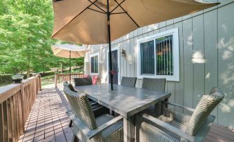 Roscommon Retreat w/ Deck ~ 1 Mile to Higgins Lake