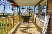Serene Logan Retreat w/ Hot Tub & Stargazing Dome - Alojamientos