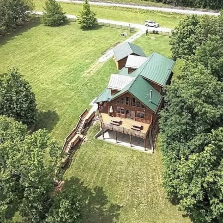Rim Shoals River Cabin - private boat dock, walk-in fishing access sleeps 14