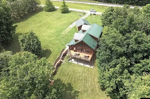 Rim Shoals River Cabin - private boat dock, walk-in fishing access sleeps 14