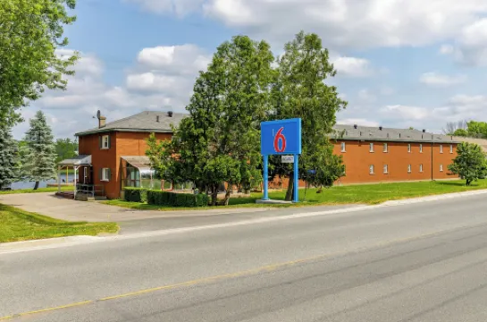 Motel 6 Campbellford, on