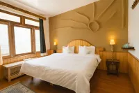 Beholden Stay and Cafe - A Luxury Boutique Hotel in Manali