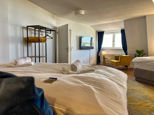 Bright spacious top floor apartment parking lot castle view #Cosiness Company