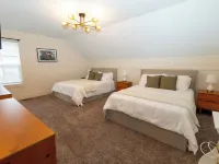 The Aniston; Brand new home in downtown New Albany minutes away from Louisville! Hotels in Floyd County