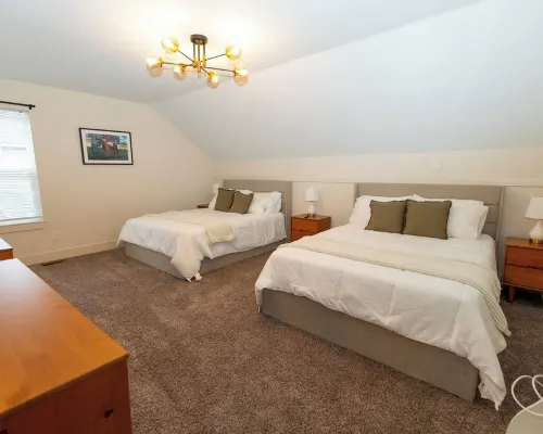 The Aniston; Brand new home in downtown New Albany minutes away from Louisville! Hotels in Floyd County