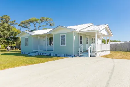 Charming Vacation Rental on Harker's Island