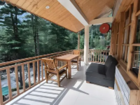 Hotel Purnima - A Riverside Hotel in Kasol โรงแรมในกาซอล