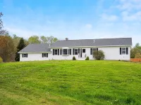 Hot tub-Sauna-Game Room-Fire pit-Close to Acadia/Bar Harbor! Hotels in Lamoine