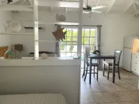 Palm Breeze Bay Cottage